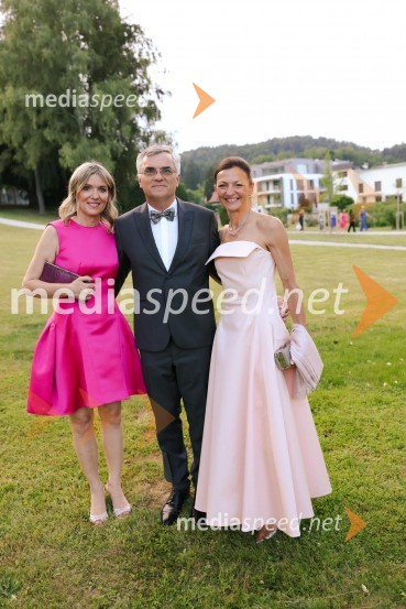  Barbara Uranjek, direktorica, Britansko-slovenska gospodarska zbornica;  Aleksander  Zalaznik, generalni direktor Danfoss Trata, predsednik Združenja Manager; dr. Maja Zalaznik, nekdanja ministrica za izobraževanje, znanost in športKresna noč 2022, dobrodelna prireditev Lions kluba Ljubljana Ilirija