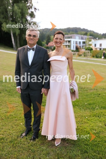  Aleksander  Zalaznik, generalni direktor Danfoss Trata, predsednik Združenja Manager; dr. Maja Zalaznik, nekdanja ministrica za izobraževanje, znanost in športKresna noč 2022, dobrodelna prireditev Lions kluba Ljubljana Ilirija