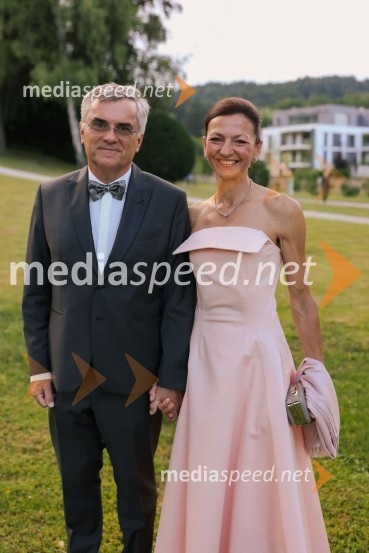  Aleksander  Zalaznik, generalni direktor Danfoss Trata, predsednik Združenja Manager; dr. Maja Zalaznik, nekdanja ministrica za izobraževanje, znanost in športKresna noč 2022, dobrodelna prireditev Lions kluba Ljubljana Ilirija