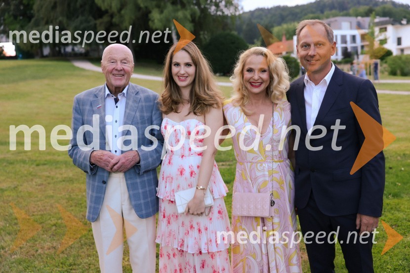  Stanislav  Škrabec, nekdanji direktor, Riko Ribnica;  ... ;  ... ;  ... Kresna noč 2022, dobrodelna prireditev Lions kluba Ljubljana Ilirija