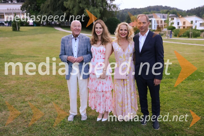  Stanislav  Škrabec, nekdanji direktor, Riko Ribnica;  ... ;  ... ;  ... Kresna noč 2022, dobrodelna prireditev Lions kluba Ljubljana Ilirija