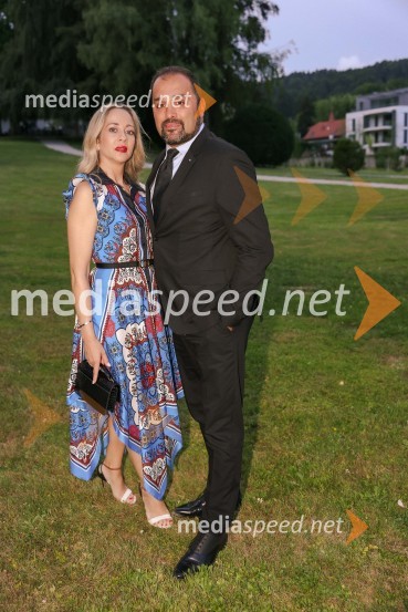  Eva Yildirim ;  Ugur Yildirim , direktor ECP Tactical OpportunitiesKresna noč 2022, dobrodelna prireditev Lions kluba Ljubljana Ilirija