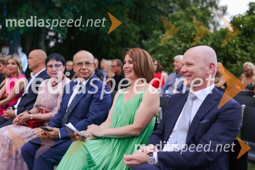  ... ;  Mihajlo  Brodovič, ukrajinski veleposlanik v Sloveniji;  Maja Vidergar , predsednica Lions kluba Ljubljana Iliriia;  ... Kresna noč 2022, dobrodelna prireditev Lions kluba Ljubljana Ilirija