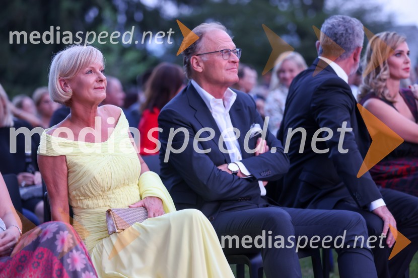  Sonja Poljanšek Škrabec, lastnica Welness centra Sunny;  Janez  Škrabec, direktor Riko d.o.o., predsednik Slovensko-ruskega poslovnega svetaKresna noč 2022, dobrodelna prireditev Lions kluba Ljubljana Ilirija