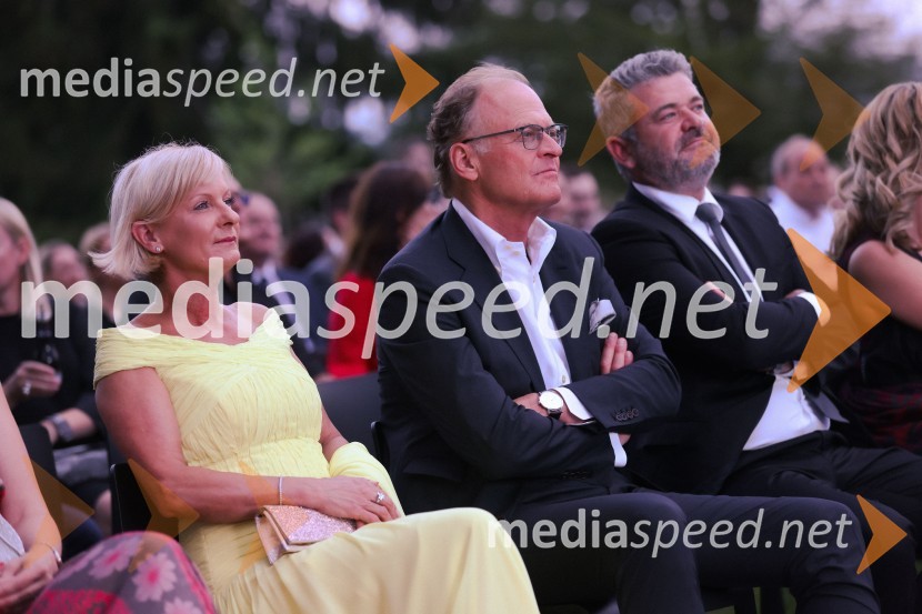 Sonja Poljanšek Škrabec, lastnica Welness centra Sunny;  Janez  Škrabec, direktor Riko d.o.o., predsednik Slovensko-ruskega poslovnega sveta;  Ernest Novak, plastični kirurgKresna noč 2022, dobrodelna prireditev Lions kluba Ljubljana Ilirija