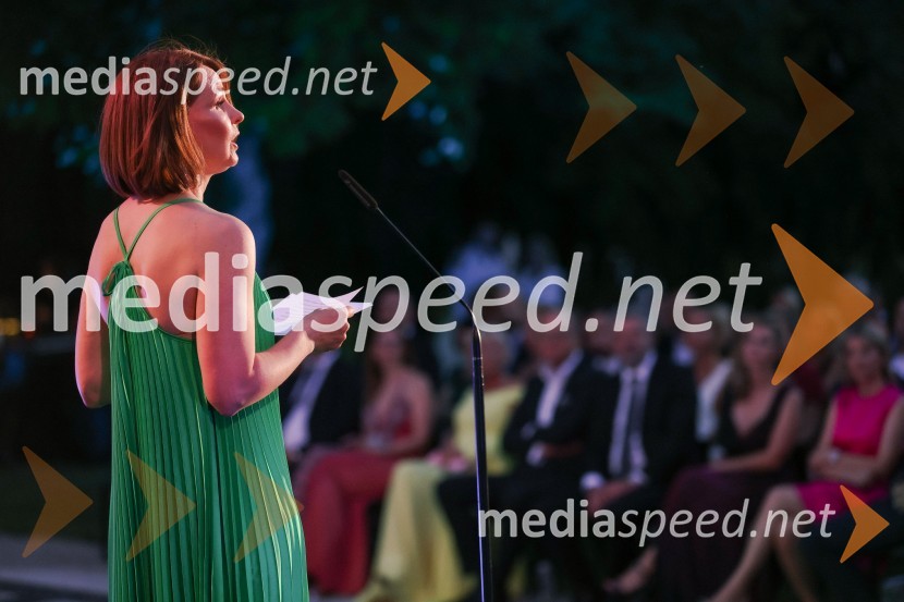  Maja Vidergar , predsednica Lions kluba Ljubljana IliriiaKresna noč 2022, dobrodelna prireditev Lions kluba Ljubljana Ilirija