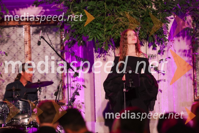  Maja Keuc, pevka, AmayaKresna noč 2022, dobrodelna prireditev Lions kluba Ljubljana Ilirija