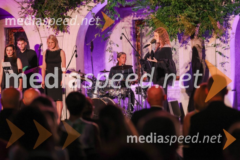  Maja Keuc, pevka, AmayaKresna noč 2022, dobrodelna prireditev Lions kluba Ljubljana Ilirija