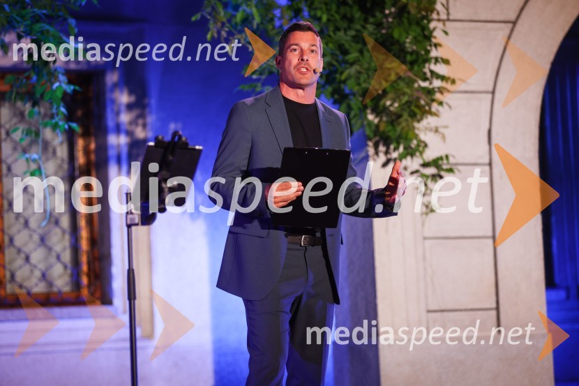  Klemen Bučan, radijski voditelj, stand-up komik, DJKresna noč 2022, dobrodelna prireditev Lions kluba Ljubljana Ilirija