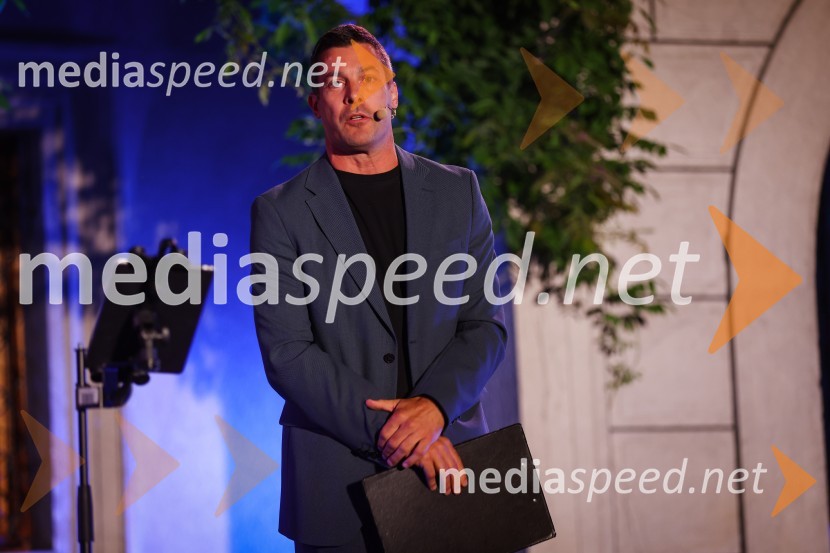  Klemen Bučan, radijski voditelj, stand-up komik, DJKresna noč 2022, dobrodelna prireditev Lions kluba Ljubljana Ilirija