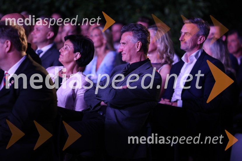  Milan Martin Cvikl,  član Sveta direktorjev Evropske banke za obnovo in razvoj (EBRD)Kresna noč 2022, dobrodelna prireditev Lions kluba Ljubljana Ilirija