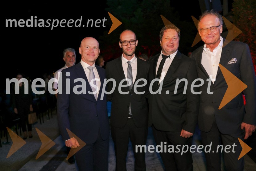  ... ;  ... ;  ... ;  Janez  Škrabec, direktor Riko d.o.o., predsednik Slovensko-ruskega poslovnega svetaKresna noč 2022, dobrodelna prireditev Lions kluba Ljubljana Ilirija