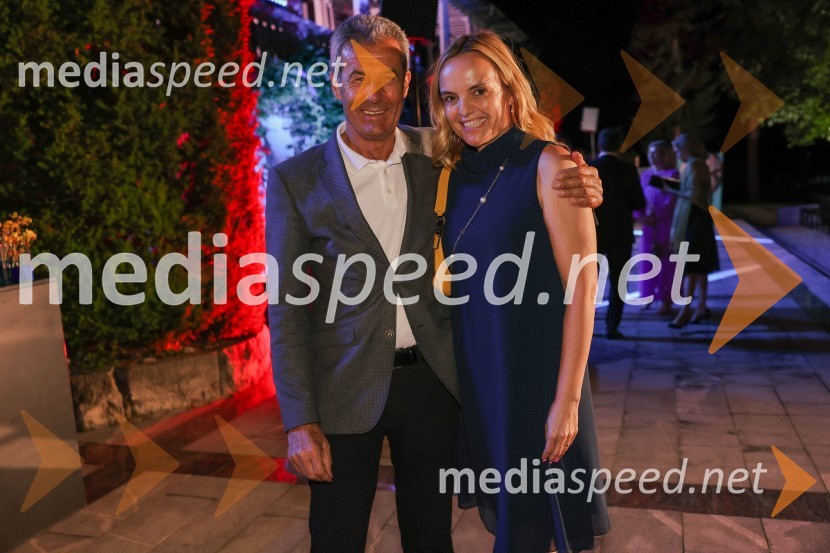  Stojan Petrič, nekdanji predsednik uprave družbe FMR;  Ajša Vodnik, izvršna direktorica AmCham (Ameriška gospodarska zbornica)Kresna noč 2022, dobrodelna prireditev Lions kluba Ljubljana Ilirija