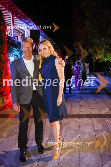  Stojan Petrič, nekdanji predsednik uprave družbe FMR;  Ajša Vodnik, izvršna direktorica AmCham (Ameriška gospodarska zbornica)Kresna noč 2022, dobrodelna prireditev Lions kluba Ljubljana Ilirija