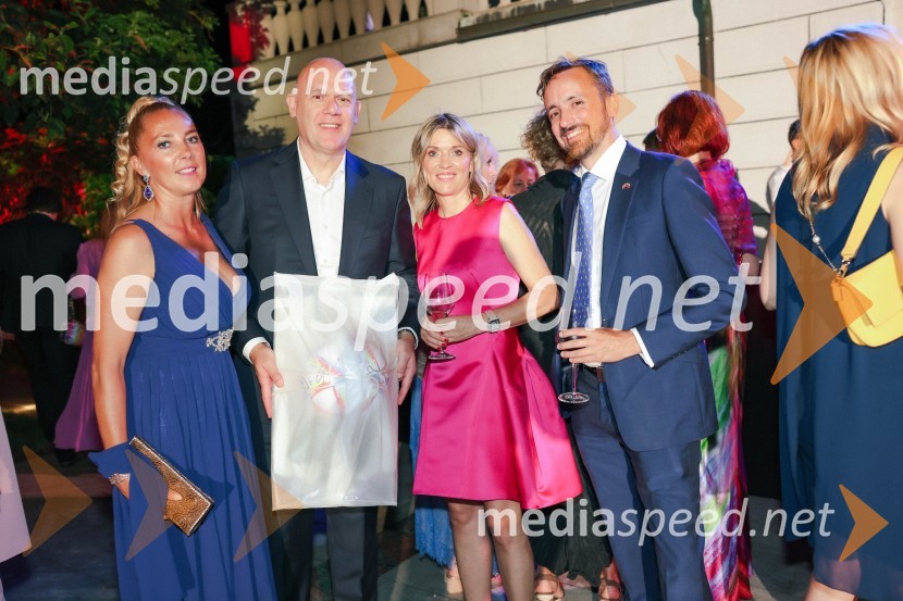  ... ;  ... ;  Barbara Uranjek, direktorica, Britansko-slovenska gospodarska zbornica;  Patrick  Bannister, Britansko veleposlaništvo v SlovenijiKresna noč 2022, dobrodelna prireditev Lions kluba Ljubljana Ilirija