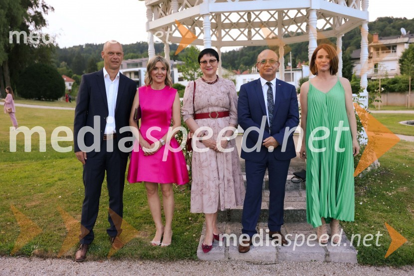  ... ;  Barbara Uranjek, direktorica, Britansko-slovenska gospodarska zbornica;  ... ;  Mihajlo  Brodovič, ukrajinski veleposlanik v SlovenijiKresna noč 2022, dobrodelna prireditev Lions kluba Ljubljana Ilirija