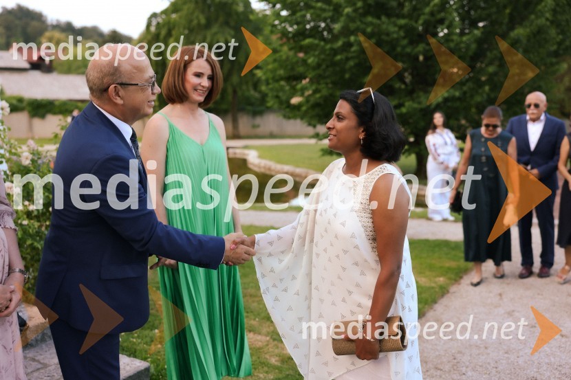  Mihajlo  Brodovič, ukrajinski veleposlanik v Sloveniji;  Maja Vidergar , predsednica Lions kluba Ljubljana Iliriia;  ... Kresna noč 2022, dobrodelna prireditev Lions kluba Ljubljana Ilirija