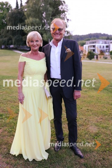  Sonja Poljanšek Škrabec, lastnica Welness centra Sunny;  Janez  Škrabec, direktor Riko d.o.o., predsednik Slovensko-ruskega poslovnega svetaKresna noč 2022, dobrodelna prireditev Lions kluba Ljubljana Ilirija