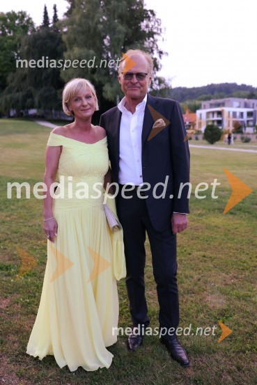  Sonja Poljanšek Škrabec, lastnica Welness centra Sunny;  Janez  Škrabec, direktor Riko d.o.o., predsednik Slovensko-ruskega poslovnega svetaKresna noč 2022, dobrodelna prireditev Lions kluba Ljubljana Ilirija