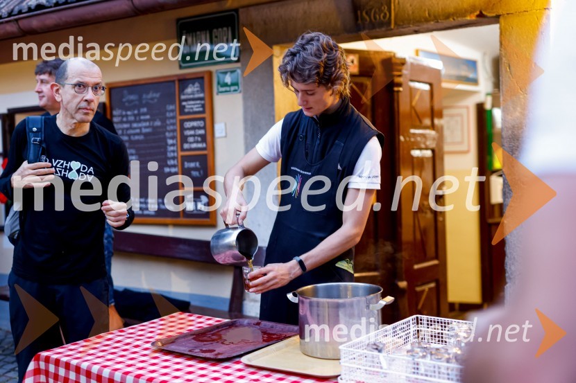 Od vzhoda do vzhoda 2022 - skupinski vzpon na Šmarno goro