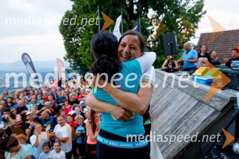  Betka Šuhel Mikolič, mentorica nastopanja v javnosti, radijska in televizijska voditeljica, podjetje BPR;  ... Od vzhoda do vzhoda 2022 - skupinski vzpon na Šmarno goro