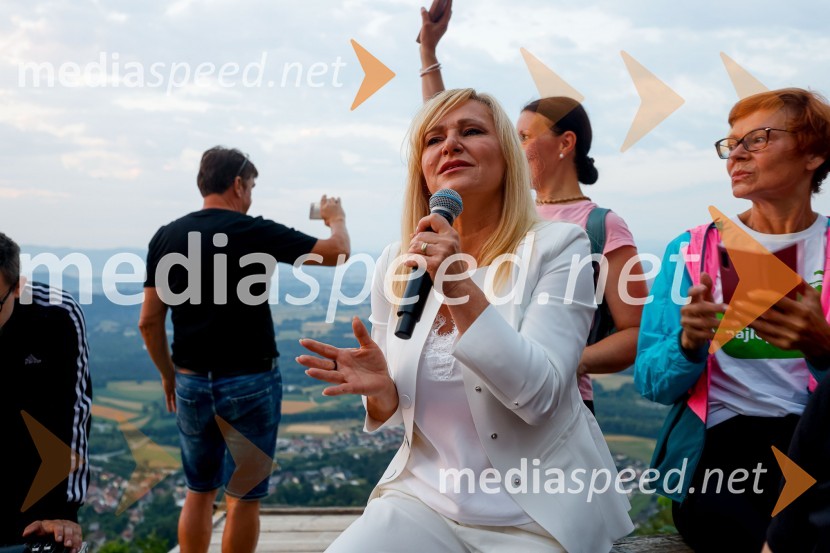  Nuša Derenda, pevkaOd vzhoda do vzhoda 2022 - skupinski vzpon na Šmarno goro