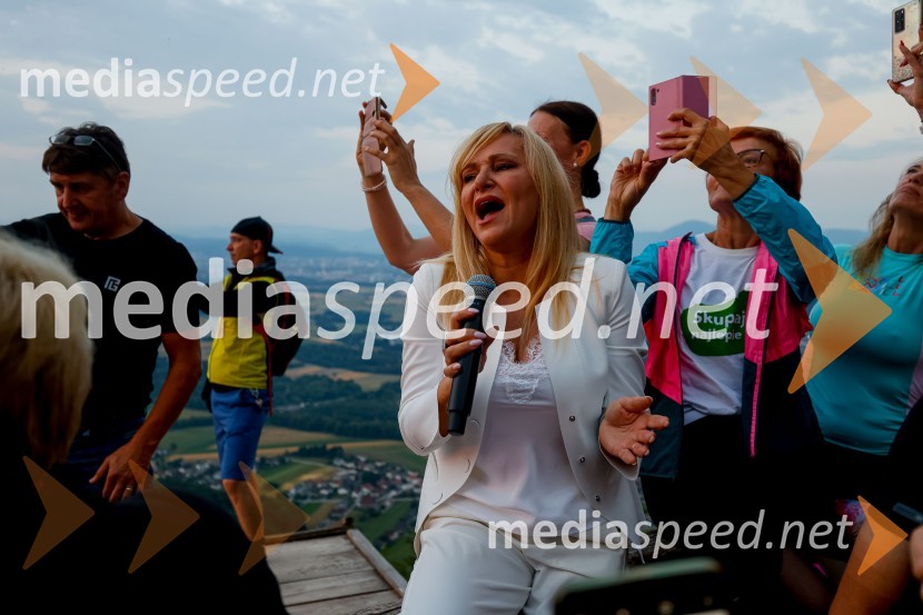  Nuša Derenda, pevkaOd vzhoda do vzhoda 2022 - skupinski vzpon na Šmarno goro