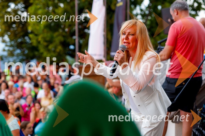  Nuša Derenda, pevkaOd vzhoda do vzhoda 2022 - skupinski vzpon na Šmarno goro