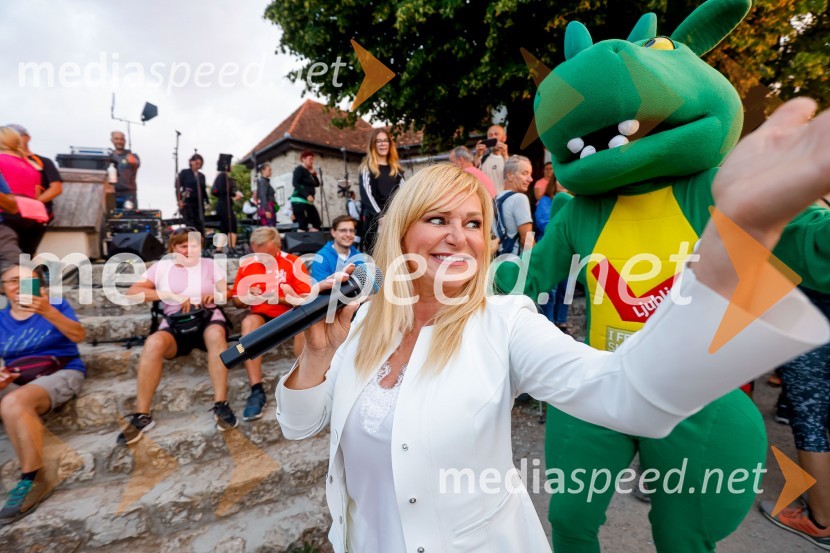  Nuša Derenda, pevkaOd vzhoda do vzhoda 2022 - skupinski vzpon na Šmarno goro