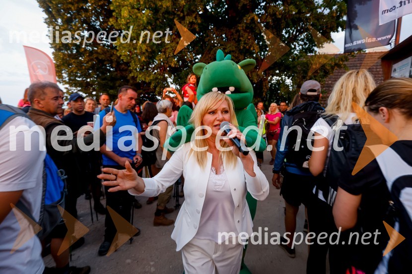  Nuša Derenda, pevkaOd vzhoda do vzhoda 2022 - skupinski vzpon na Šmarno goro