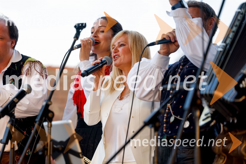  Nuša Derenda, pevkaOd vzhoda do vzhoda 2022 - skupinski vzpon na Šmarno goro