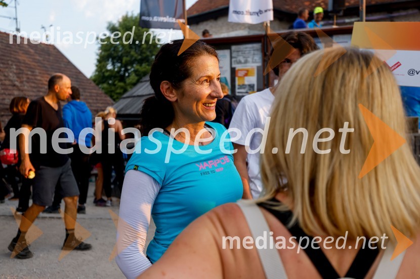  Betka Šuhel Mikolič, mentorica nastopanja v javnosti, radijska in televizijska voditeljica, podjetje BPROd vzhoda do vzhoda 2022 - skupinski vzpon na Šmarno goro