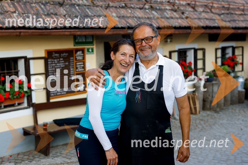  Betka Šuhel Mikolič, mentorica nastopanja v javnosti, radijska in televizijska voditeljica, podjetje BPR;  ... Od vzhoda do vzhoda 2022 - skupinski vzpon na Šmarno goro