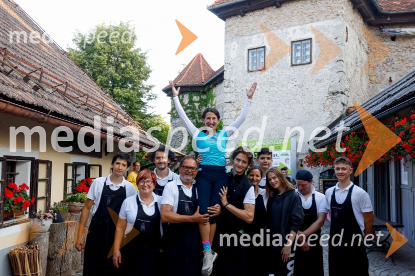  Betka Šuhel Mikolič, mentorica nastopanja v javnosti, radijska in televizijska voditeljica, podjetje BPROd vzhoda do vzhoda 2022 - skupinski vzpon na Šmarno goro