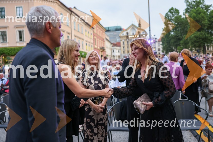 Aleksander Saša Arsenovič, župan, Mestna občina Maribor;  Katja Arsenovič, direktorica Rožmarin Hospitality Group;  Mija Janković, soproga Zorana Jankovića;  Janja LambergerPoletna noč, otvoritev jubilejnega 70. Ljubljana Festivala