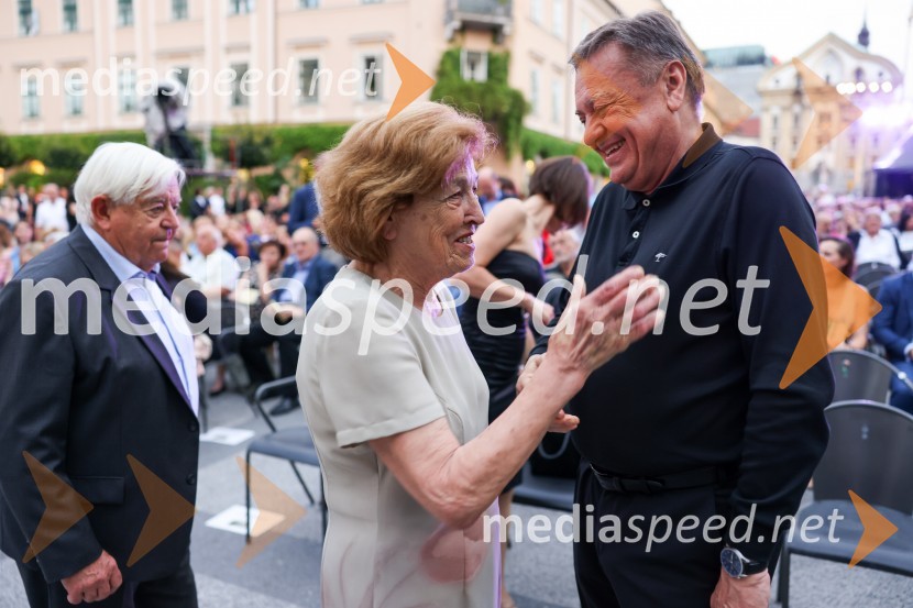  Milan Kučan, nekdanji predsednik Republike Slovenije;  Štefka Kučan;  Zoran Janković, župan, Mestna občina LjubljanaPoletna noč, otvoritev jubilejnega 70. Ljubljana Festivala