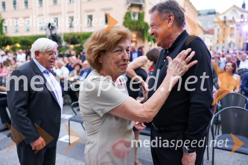  Milan Kučan, nekdanji predsednik Republike Slovenije;  Štefka Kučan;  Zoran Janković, župan, Mestna občina LjubljanaPoletna noč, otvoritev jubilejnega 70. Ljubljana Festivala