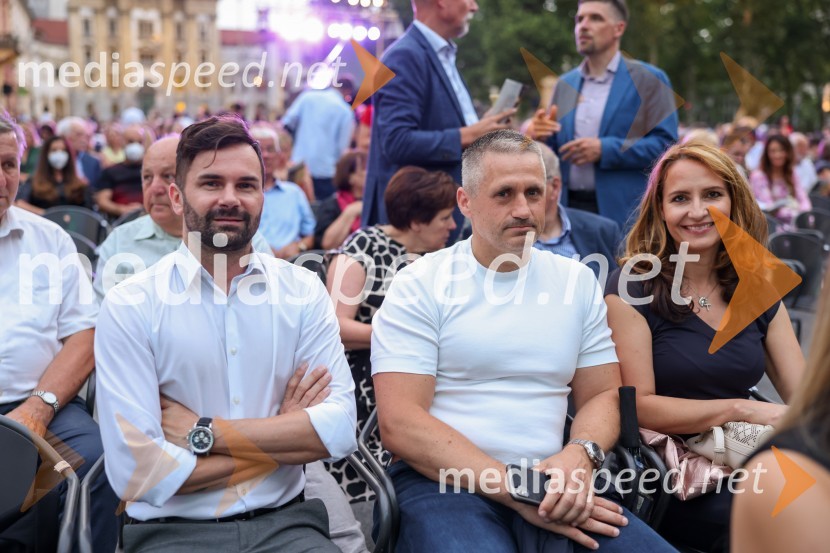 Miha Pahulje, član uprave Zavarovalnica Sava;  Robert  Ciglarič, član uprave, Zavarovalnica Sava, d.d.;  Nina KokolPoletna noč, otvoritev jubilejnega 70. Ljubljana Festivala