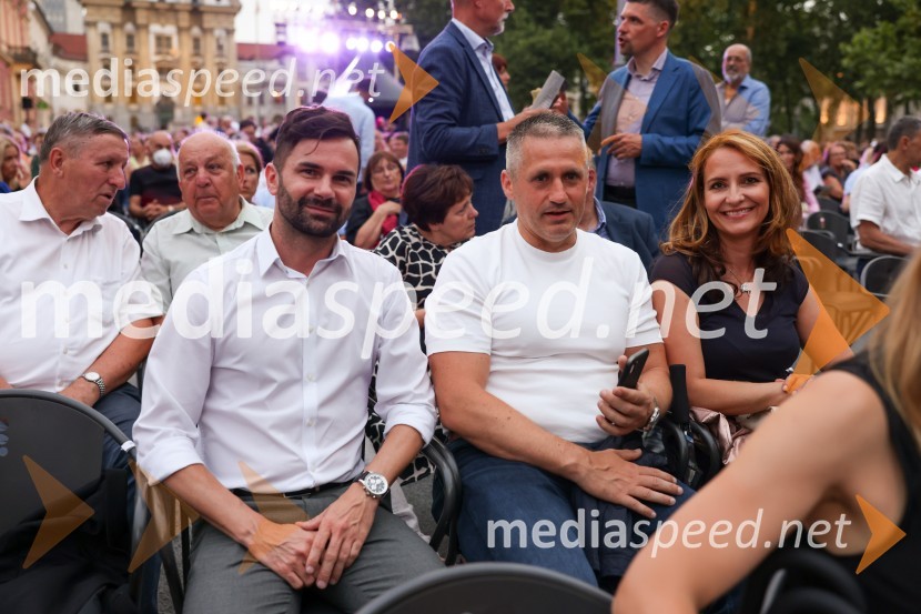  Miha Pahulje, član uprave Zavarovalnica Sava;  Robert  Ciglarič, član uprave, Zavarovalnica Sava, d.d.;  Nina KokolPoletna noč, otvoritev jubilejnega 70. Ljubljana Festivala