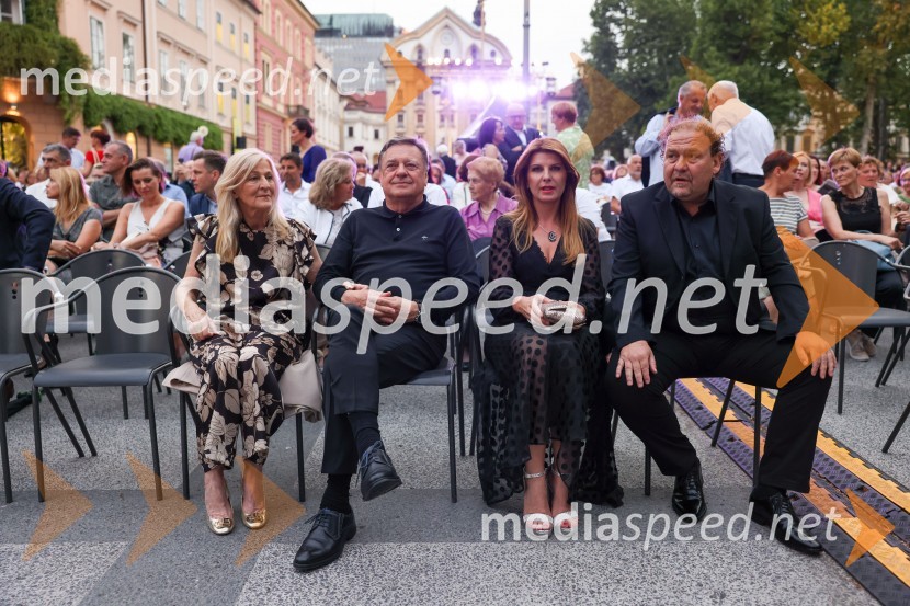  Mija Janković, soproga Zorana Jankovića;  Zoran Janković, župan, Mestna občina Ljubljana;  Janja Lamberger;  Darko  Brlek, direktor in umetniški vodja, Festival LjubljanaPoletna noč, otvoritev jubilejnega 70. Ljubljana Festivala