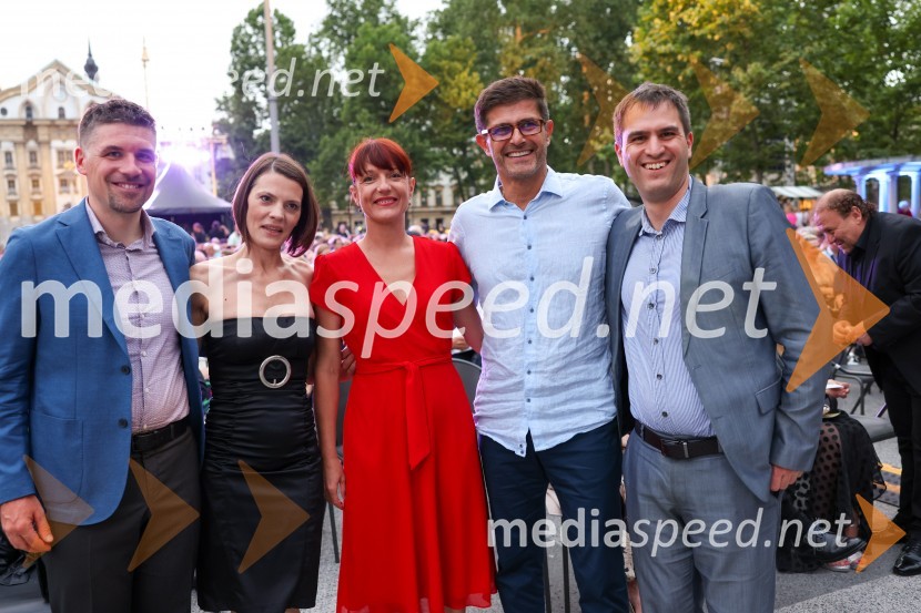 dr. Peter Gregorčič,  predsednik Programskega sveta, RTV Slovenija;  Vesna Zadravec, strokovna direktorica za področje tržnih dejavnosti in programskih vsebin, RTV Slovenija;  Urša Manček Rakovec, marketing, RTV Slovenija;  Matjaž Rakovec, župan Mestne občine Kranj;  Andrej Grah Whatmough, generalni direktor RTV SlovenijaPoletna noč, otvoritev jubilejnega 70. Ljubljana Festivala