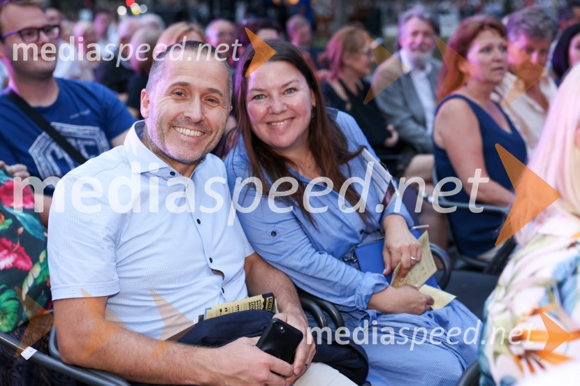  Klemen Kolenc, projektni vodja pri družbi Akrapovič;  Tjaša Kolenc Filipčič, vodja upravljanja z blagovno znamko in direktorica marketinga v Skupini TriglavPoletna noč, otvoritev jubilejnega 70. Ljubljana Festivala