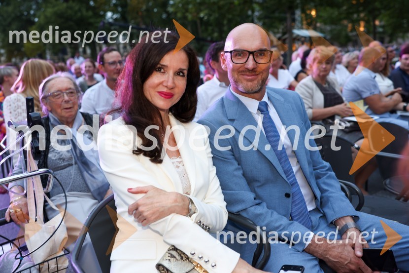 dr. dent. med. Branka Vran Benkovič, zobozdravnica;  Urban  Korenjak, direktor trženja EuroplakatPoletna noč, otvoritev jubilejnega 70. Ljubljana Festivala