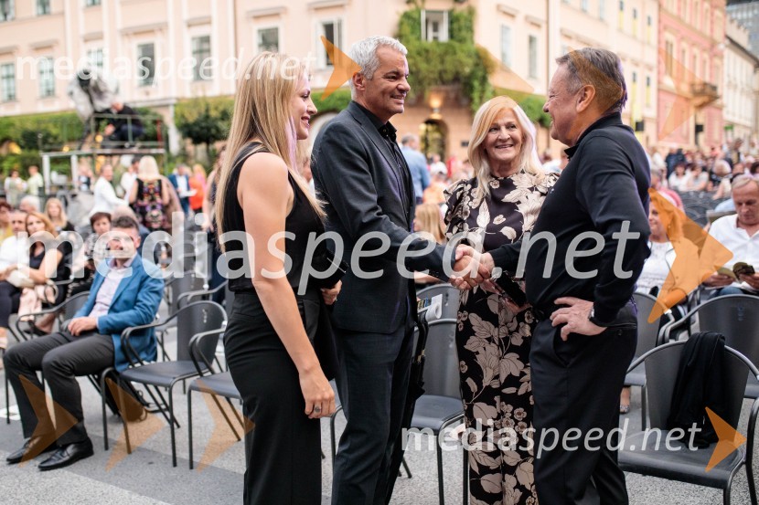  Katja Arsenovič, direktorica Rožmarin Hospitality Group;  Aleksander Saša Arsenovič, župan, Mestna občina Maribor;  Mija Janković, soproga Zorana Jankovića;  Zoran Janković, župan, Mestna občina LjubljanaPoletna noč, otvoritev jubilejnega 70. Ljubljana Festivala