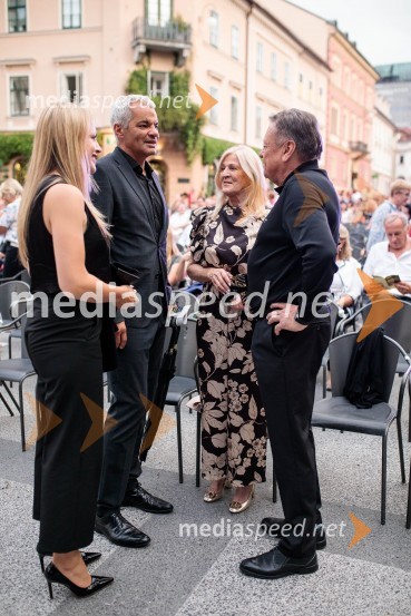  Katja Arsenovič, direktorica Rožmarin Hospitality Group;  Aleksander Saša Arsenovič, župan, Mestna občina Maribor;  Mija Janković, soproga Zorana Jankovića;  Zoran Janković, župan, Mestna občina LjubljanaPoletna noč, otvoritev jubilejnega 70. Ljubljana Festivala