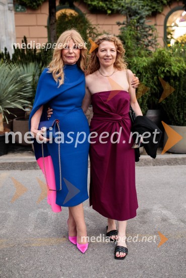  Darja Kuhar Kotnik, soustanoviteljica in podpredsednica Društva za zdravje naroda; mag. Tadeja Kuhar, svetovalka za odnose z javnostmi, Državna revizijska komisijaPoletna noč, otvoritev jubilejnega 70. Ljubljana Festivala