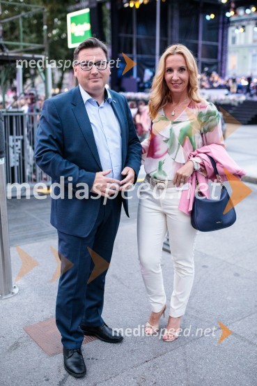  Roman Dobnikar, predsednik Atletske zveze Slovenije;  ... Poletna noč, otvoritev jubilejnega 70. Ljubljana Festivala