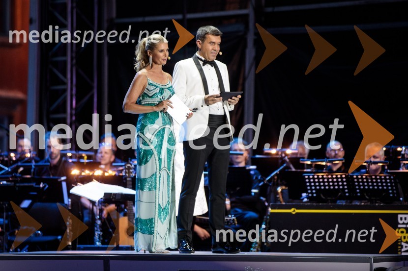  Bernarda Žarn, voditeljica;  Mario Galunič, TV voditeljPoletna noč, otvoritev jubilejnega 70. Ljubljana Festivala