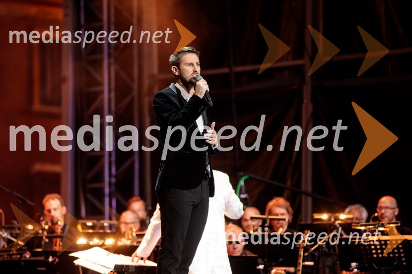  Gregor Ravnik, pevecPoletna noč, otvoritev jubilejnega 70. Ljubljana Festivala