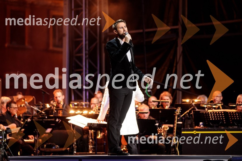  Gregor Ravnik, pevecPoletna noč, otvoritev jubilejnega 70. Ljubljana Festivala